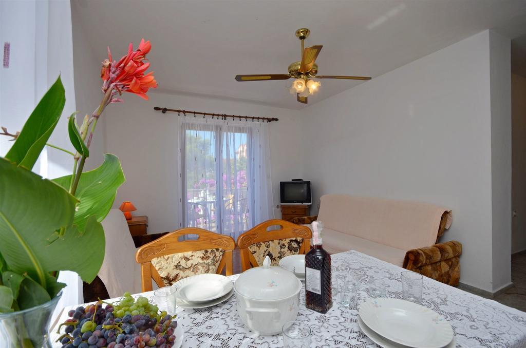 Apartments Miljenka Водице Екстер'єр фото