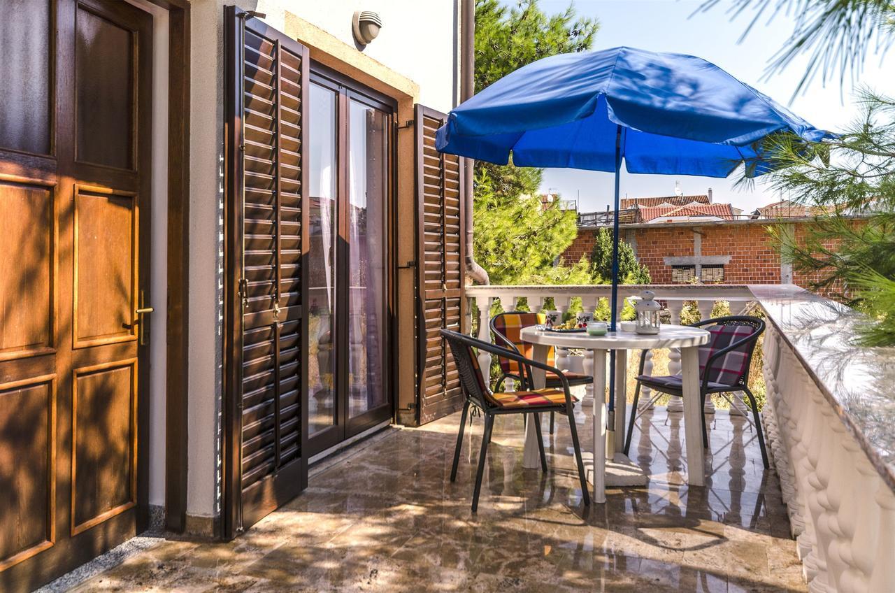 Apartments Miljenka Водице Екстер'єр фото